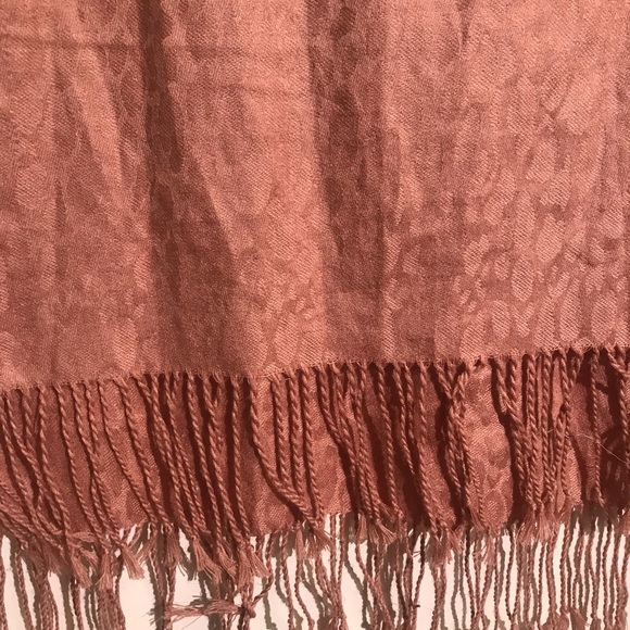 NWOT Leopard Print Fringe Scarf - Picture 4 of 4